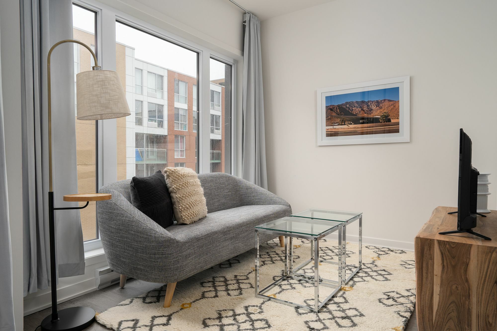 Intimate 1br In Quartier Des Spectacles By Sonder *